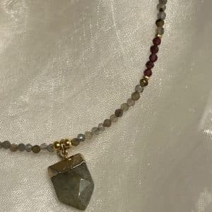 Labradorite e Granada Colar