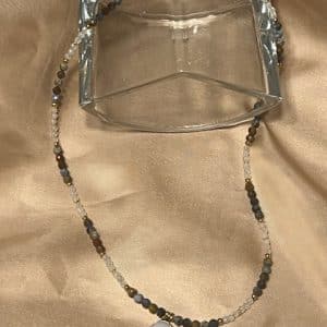 Howlite e Quartzo  Cristal Colar